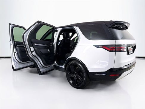 Used 2023 Land Rover Discovery Metropolitan Edition AWD/4WD image 45