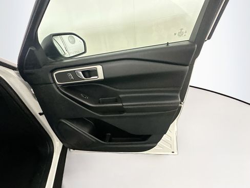 Used 2020 Ford Explorer XLT w/ Equipment Group 202A image 34