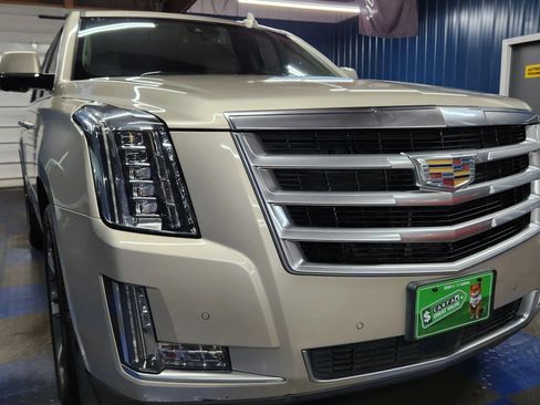 Used 2015 Cadillac Escalade Premium image 52