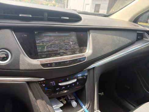 Used 2018 Cadillac XT5 Premium Luxury AWD/4WD image 8