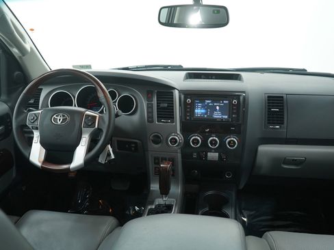 Used 2015 Toyota Sequoia Platinum image 18