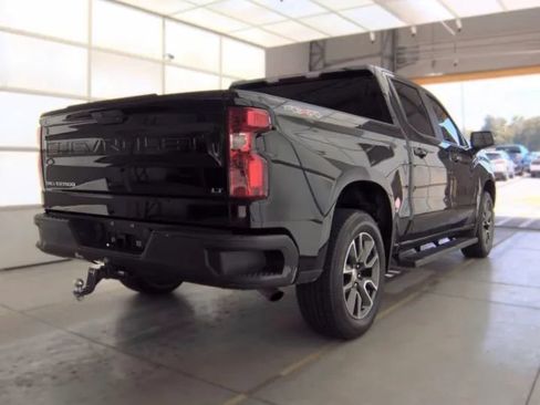 Used 2022 Chevrolet Silverado 1500 LT AWD/4WD image 3