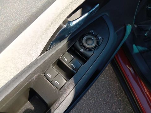 Used 2019 Chevrolet Bolt Premier w/ Infotainment Package FWD image 11