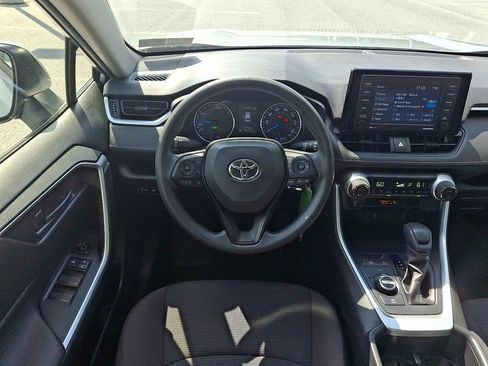 Certified 2022 Toyota RAV4 LE AWD/4WD image 11