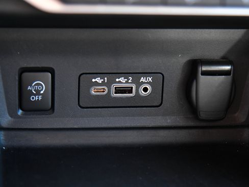 Used 2025 Nissan Sentra SV FWD image 22