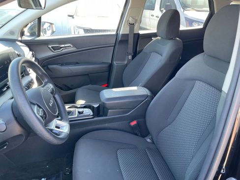 Used 2025 Kia Sportage LX image 35