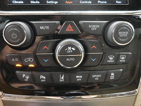 Used 2020 Jeep Grand Cherokee Overland AWD/4WD image 17
