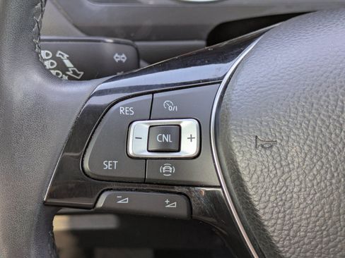 Used 2020 Volkswagen Tiguan SE w/ Panoramic Sunroof Package FWD image 20