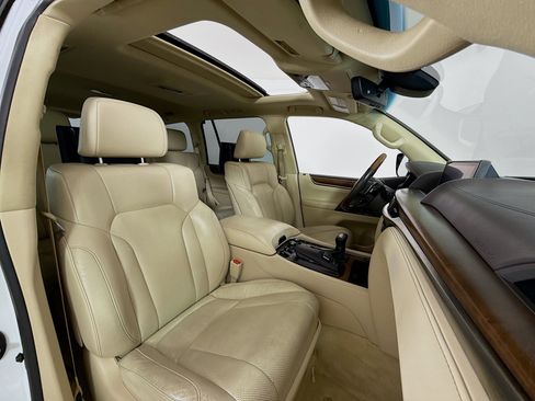 Used 2016 Lexus LX 570 4WD w/ Luxury Package image 29