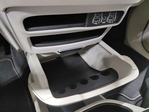 Certified 2024 Chrysler Pacifica Touring-L image 36