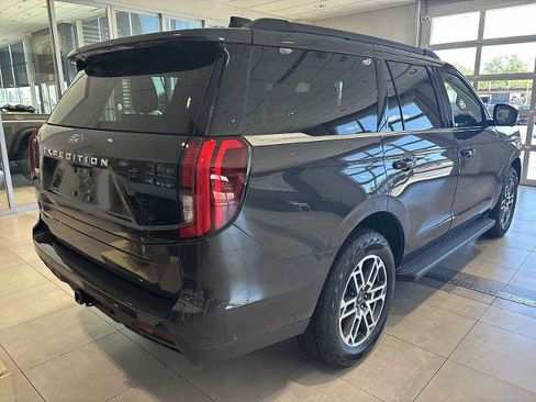 Certified 2025 Ford Expedition Active AWD/4WD image 3