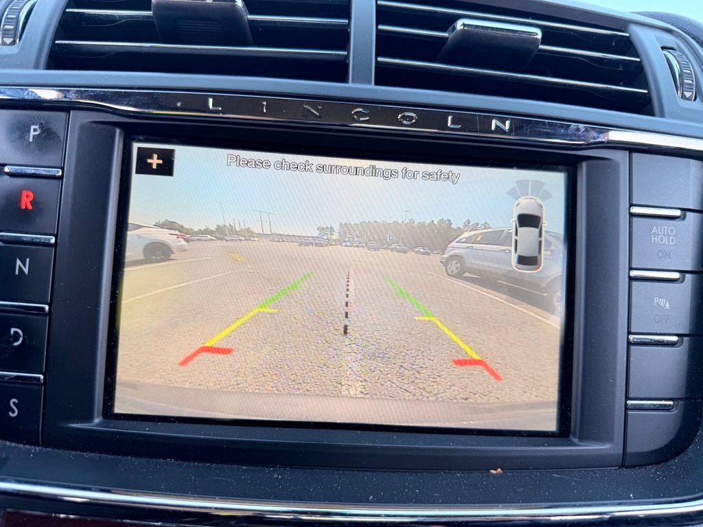 Used 2018 Lincoln Continental Premiere AWD/4WD image 25