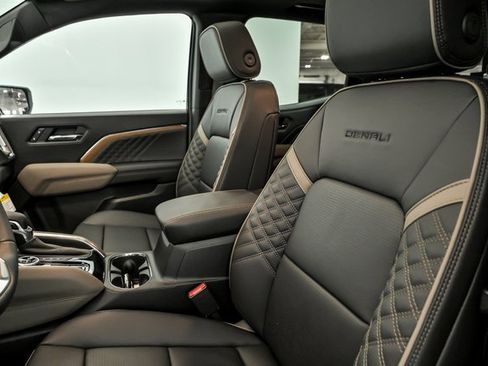 New 2026 GMC Canyon Denali image 7