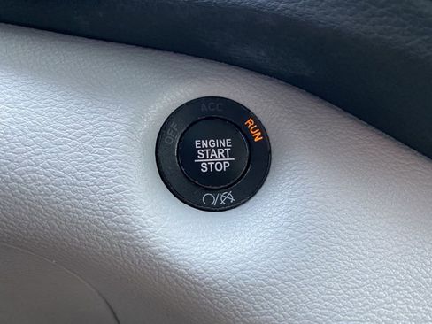 Used 2020 Jeep Cherokee Latitude Plus w/ Comfort/Convenience Group image 16