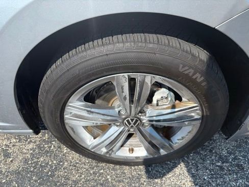 Used 2023 Volkswagen Jetta SE FWD image 19