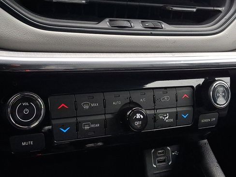 Used 2023 Jeep Compass Limited image 16