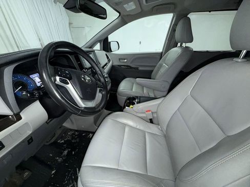 Used 2019 Toyota Sienna XLE Premium image 15