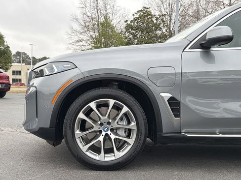 Used 2025 BMW X5 xDrive50e image 9