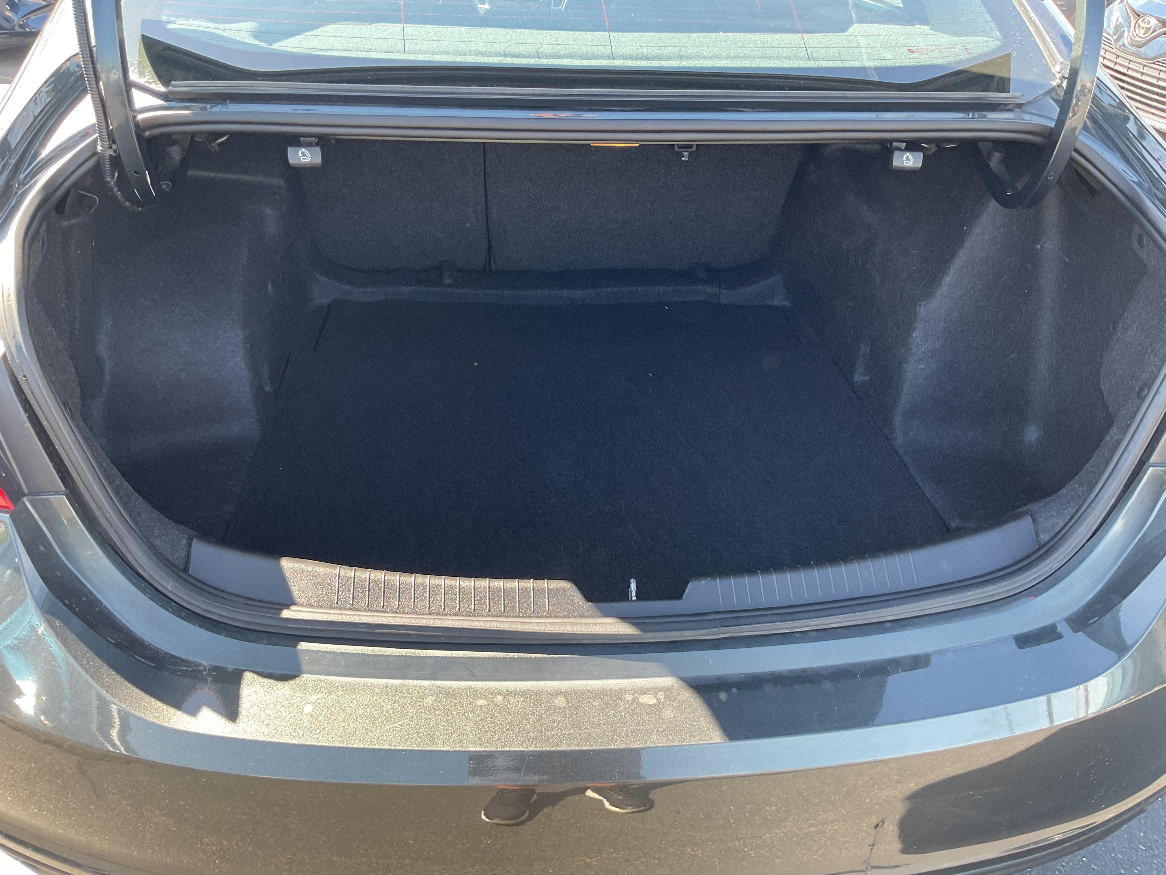 Used 2017 Chevrolet Malibu LT FWD image 10