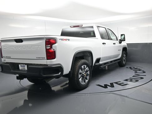 Used 2024 Chevrolet Silverado 2500 Custom w/ Custom Convenience Package AWD/4WD image 9