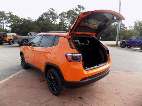 New 2026 Jeep Compass Latitude w/ Sun and Sound Group AWD/4WD image 7