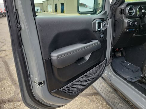 Used 2023 Jeep Wrangler Unlimited Sahara w/ Cold Weather Group AWD/4WD image 6