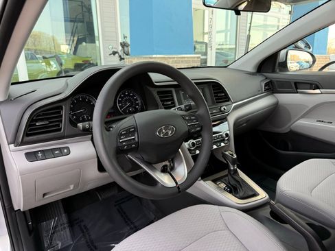 Used 2020 Hyundai Elantra SE image 15