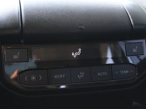 Used 2023 Toyota Highlander Platinum AWD/4WD image 31