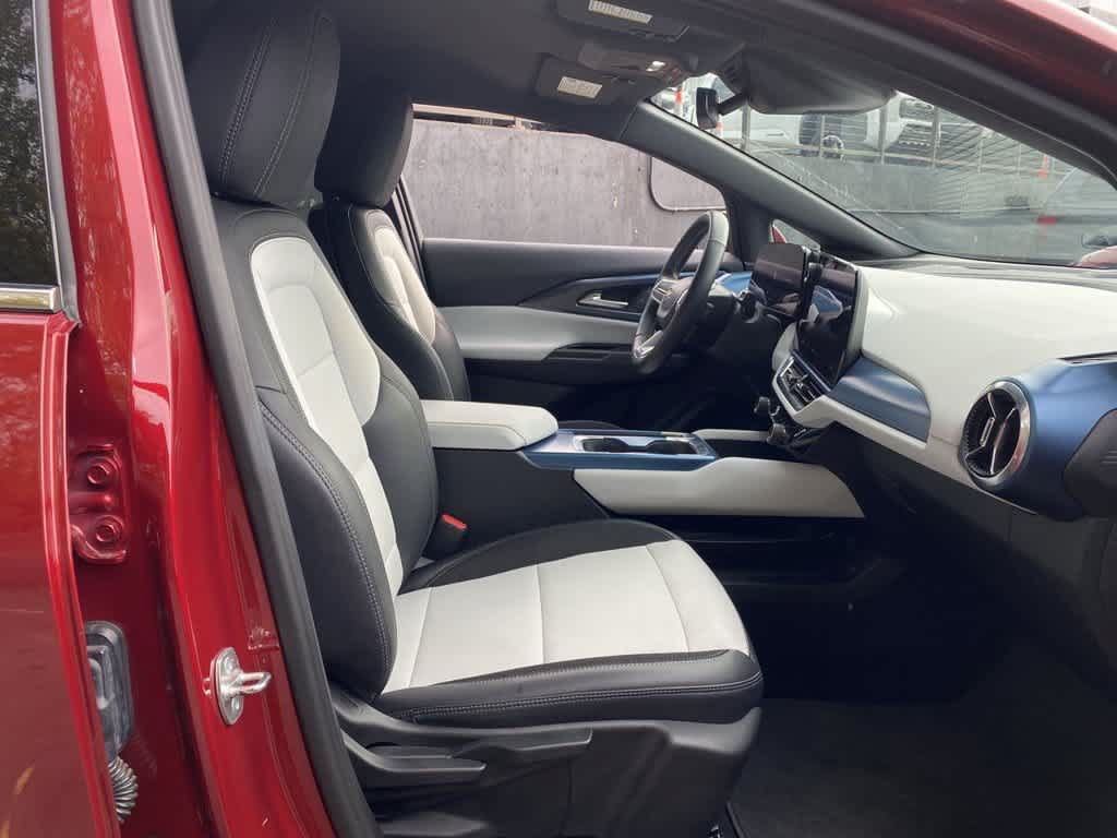 Used 2024 Chevrolet Equinox EV LT w/ LPO, Active Package AWD/4WD image 18