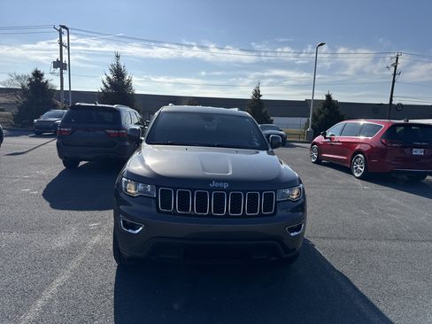 Used 2021 Jeep Grand Cherokee Laredo X image 3