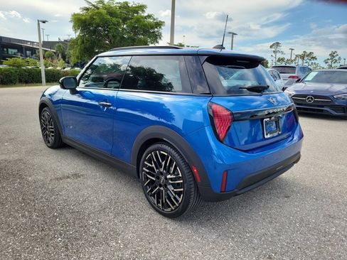 Used 2025 MINI Cooper 2-Door Hardtop image 5