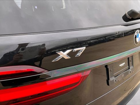 Used 2022 BMW X7 xDrive40i w/ M Sport Package image 11