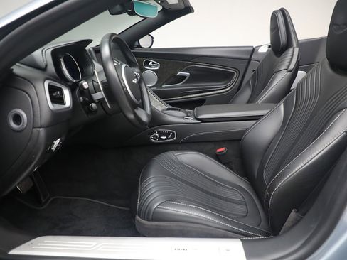 Used 2019 Aston Martin DB11 Volante image 21
