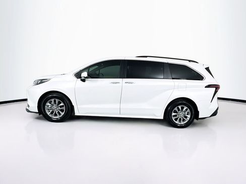 Used 2024 Toyota Sienna XLE image 6