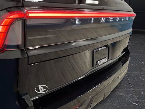 Used 2025 Lincoln Navigator Reserve image 36