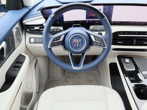 Used 2025 Buick Enclave Avenir image 23