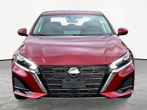 Used 2023 Nissan Altima 2.5 SV w/ SV Premium Package image 2