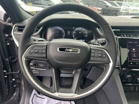 New 2025 Jeep Grand Cherokee Altitude image 39