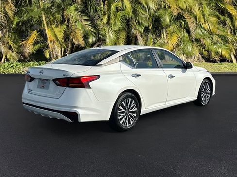Used 2023 Nissan Altima 2.5 SV FWD image 5