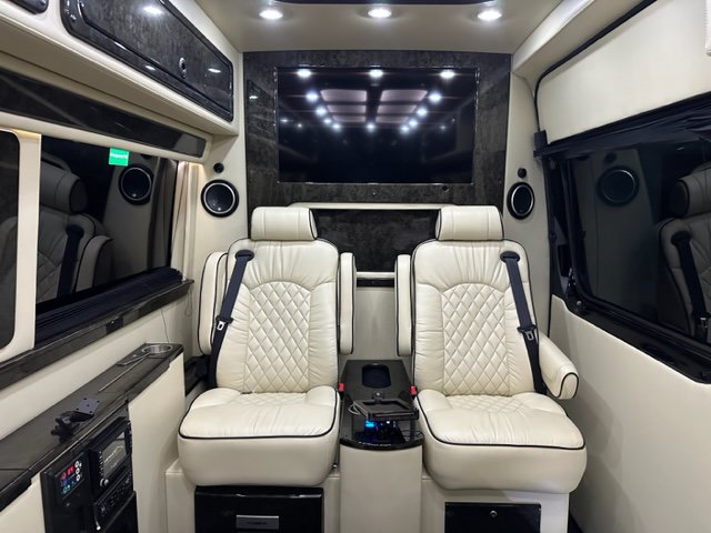 Used 2017 Mercedes-Benz Sprinter 2500 image 12