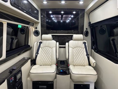 Used 2017 Mercedes-Benz Sprinter 2500 image 12