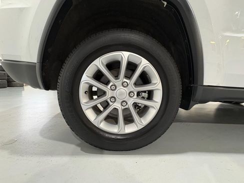 Used 2022 Jeep Grand Cherokee Laredo E w/ Security & Convenience Group AWD/4WD image 52