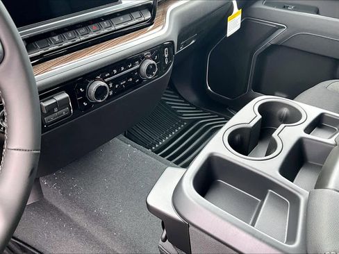 New 2026 Chevrolet Silverado 3500 LT image 8