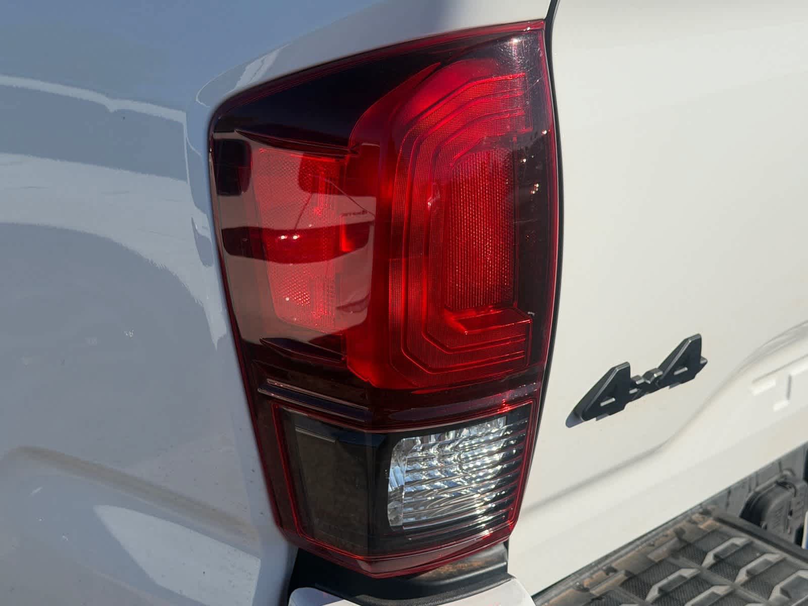 Used 2021 Toyota Tacoma SR5 AWD/4WD image 17