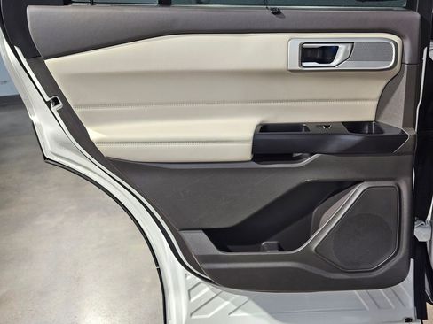 Used 2020 Ford Explorer Platinum image 35