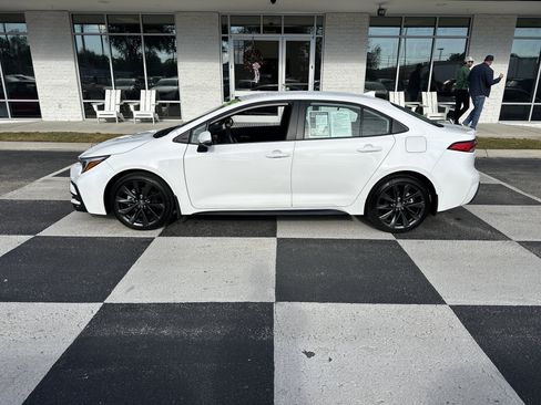 Used 2025 Toyota Corolla SE image 1