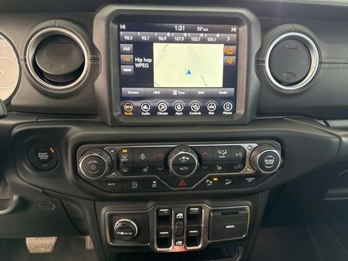 Used 2018 Jeep Wrangler Unlimited Sahara image 21