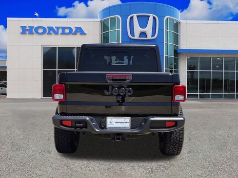 Used 2024 Jeep Gladiator Sport AWD/4WD image 4