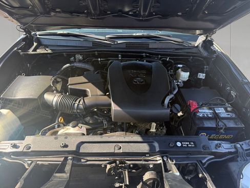 Used 2017 Toyota Tacoma SR5 w/ Tow Package image 20