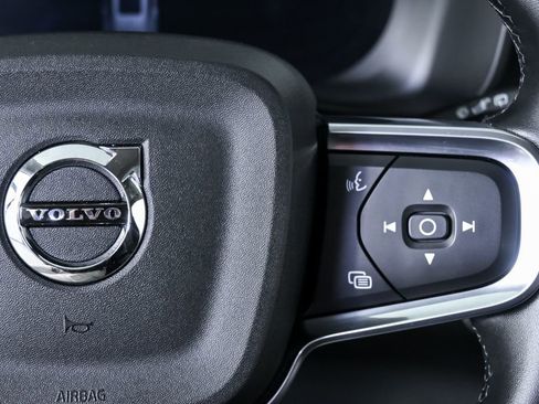 Certified 2025 Volvo XC40 B5 Core image 12